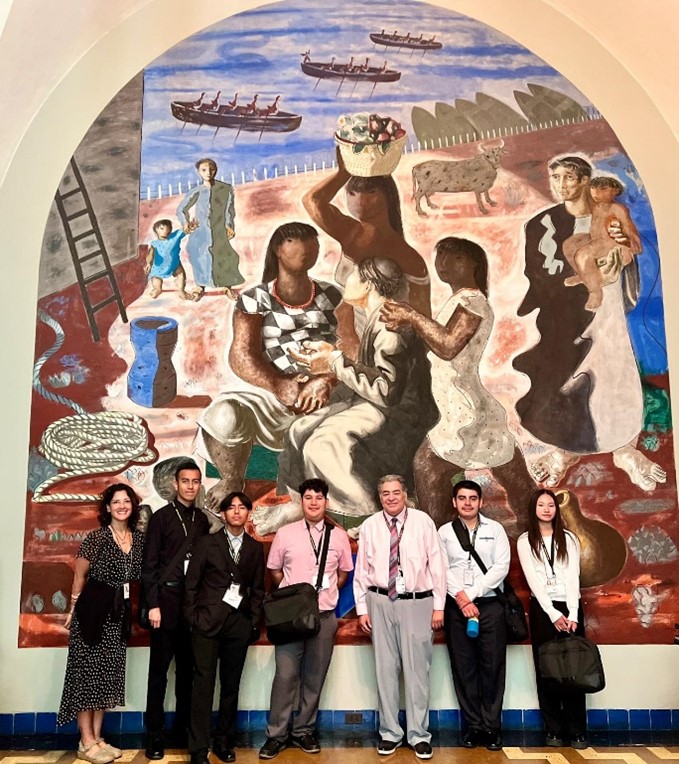«Помогать каждому понемногу»: знакомьтесь с интерном Upward Bound Адольфо А. Иксчоп